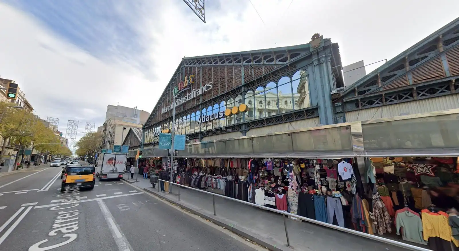 Außenansicht von Gebäude zum Verkauf in Barcelona