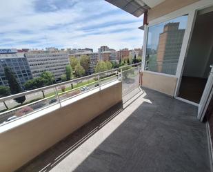 Vista exterior de Àtic de lloguer en  Madrid Capital amb Aire condicionat, Calefacció i Terrassa