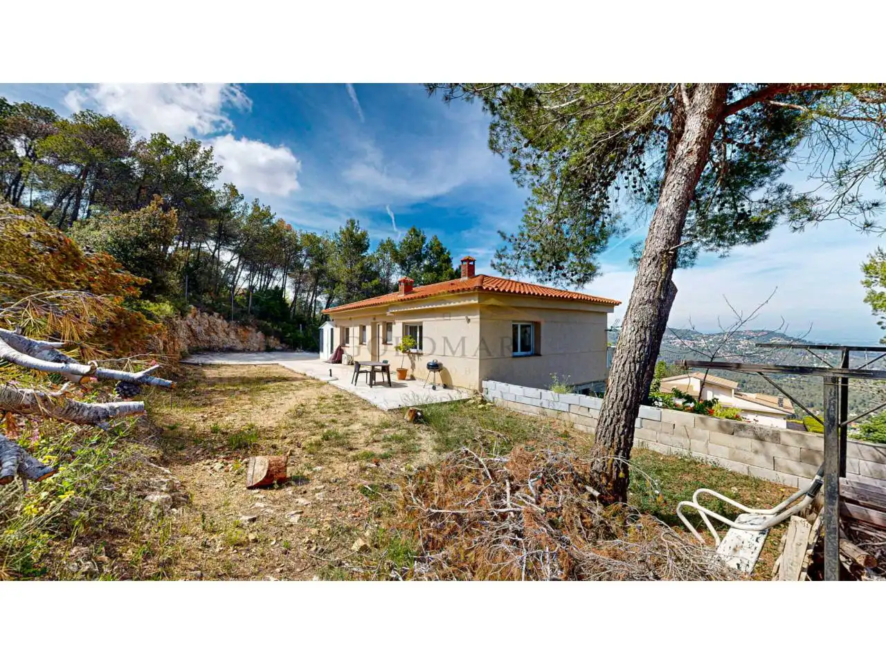 Vista exterior de Casa o xalet en venda en Corbera de Llobregat amb Aire condicionat, Jardí privat i Terrassa
