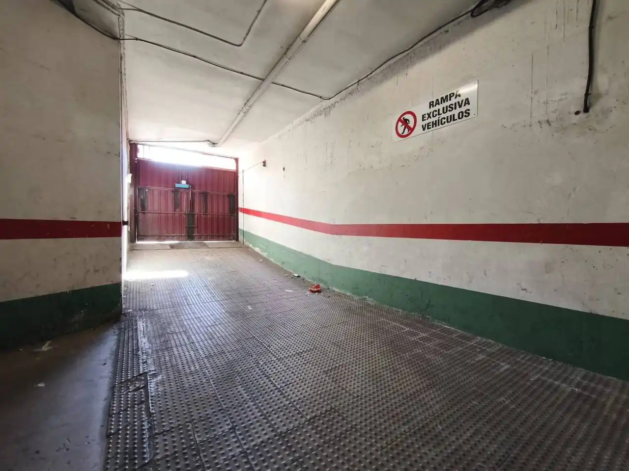 Parkplatz von Garage zum Verkauf in Burgos