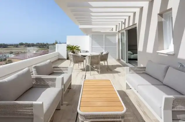 Terraza de Ático en venta en Marbella con Aire acondicionado, Calefacción y Jardín privado