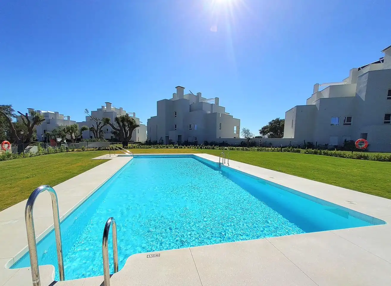 Piscina de Apartamento en venta en Sotogrande con Aire acondicionado, Terraza y Amueblado