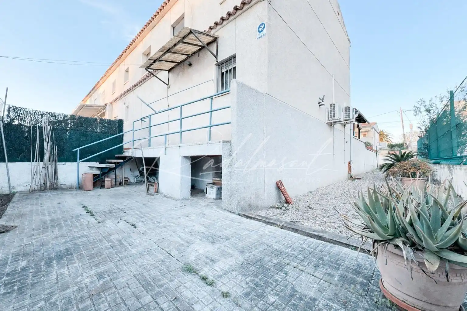 Außenansicht von Einfamilien-Reihenhaus zum Verkauf in Cambrils mit Klimaanlage, Heizung und Privatgarten