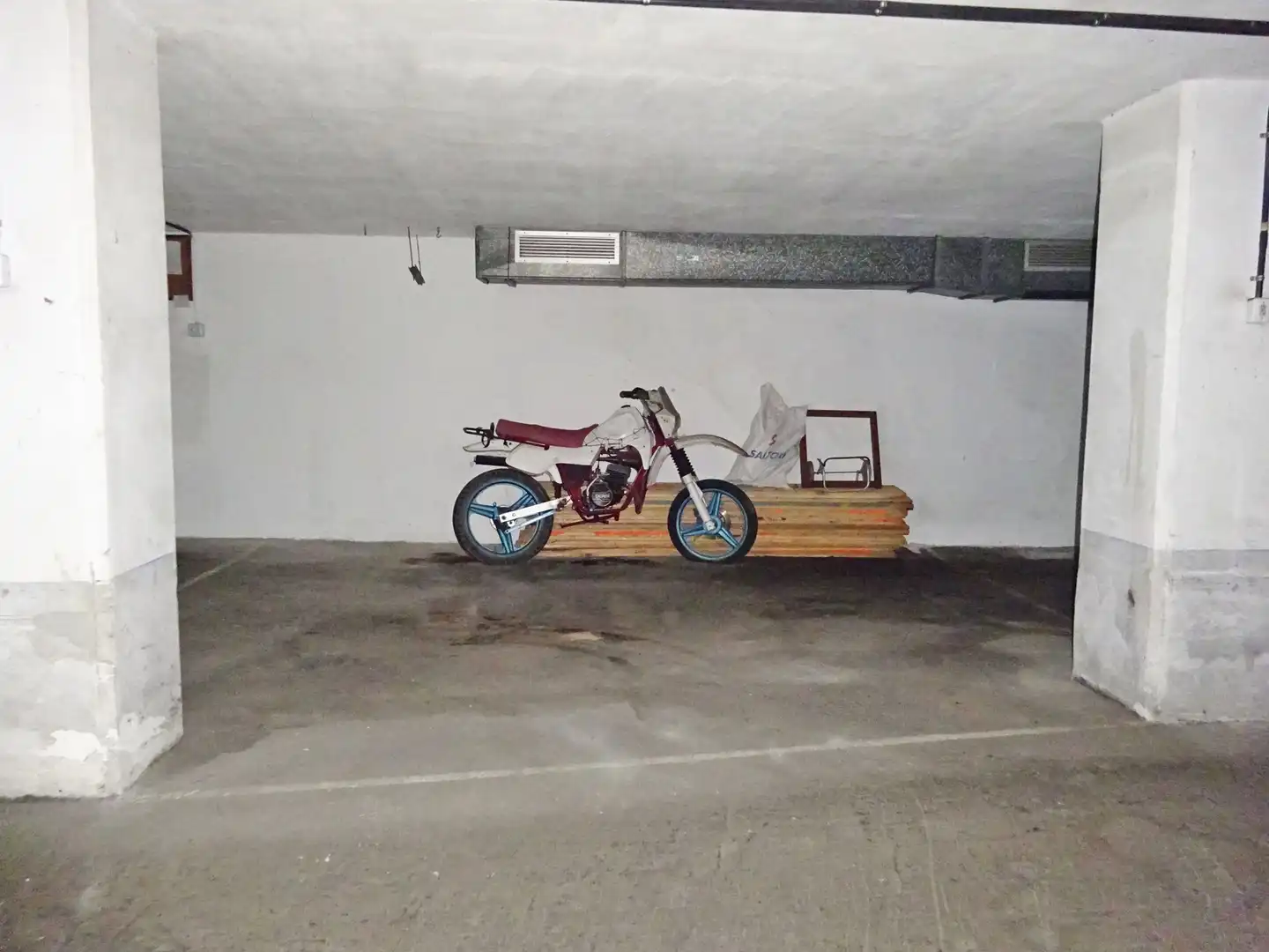 Garage zur Miete in N/A, Erialdea / Centro