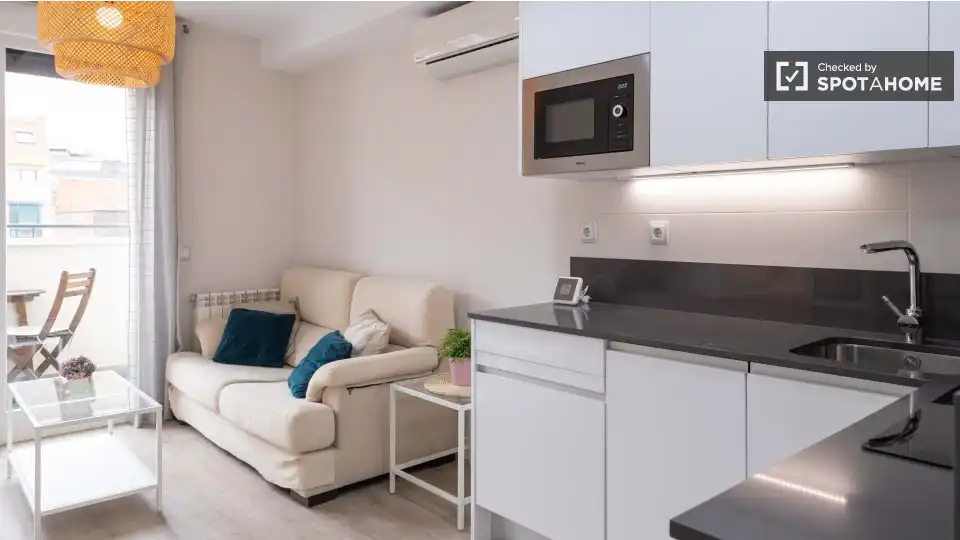 Flat with terrace to rent in Tetuán, imagen 2