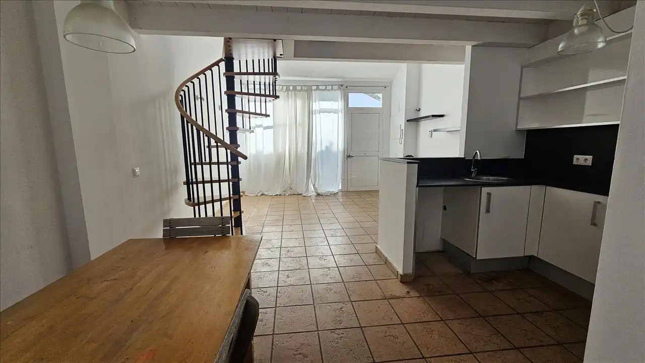 Maisonette zum Verkauf in Cadaqués mit Klimaanlage, Parkett und Terrasse