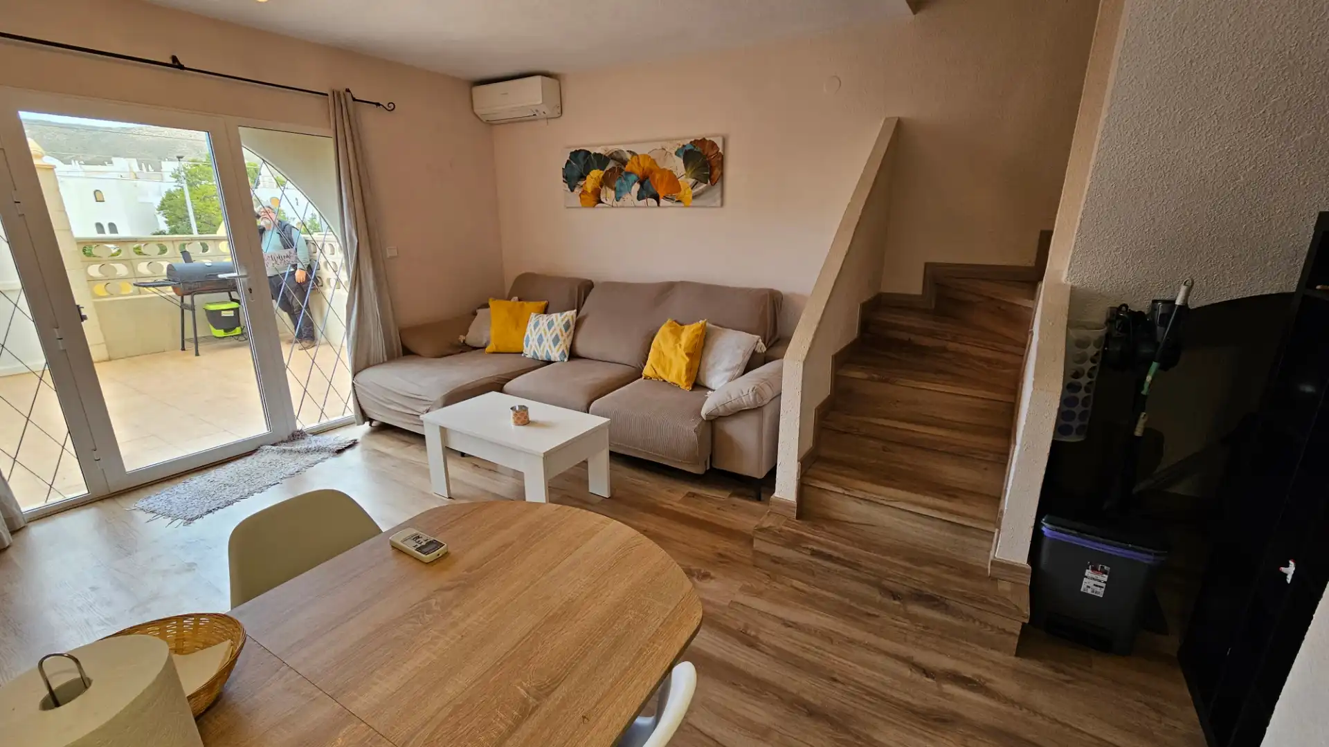 Sala de estar de Casa adosada en venta en El Campello con Aire acondicionado, Calefacción y Jardín privado