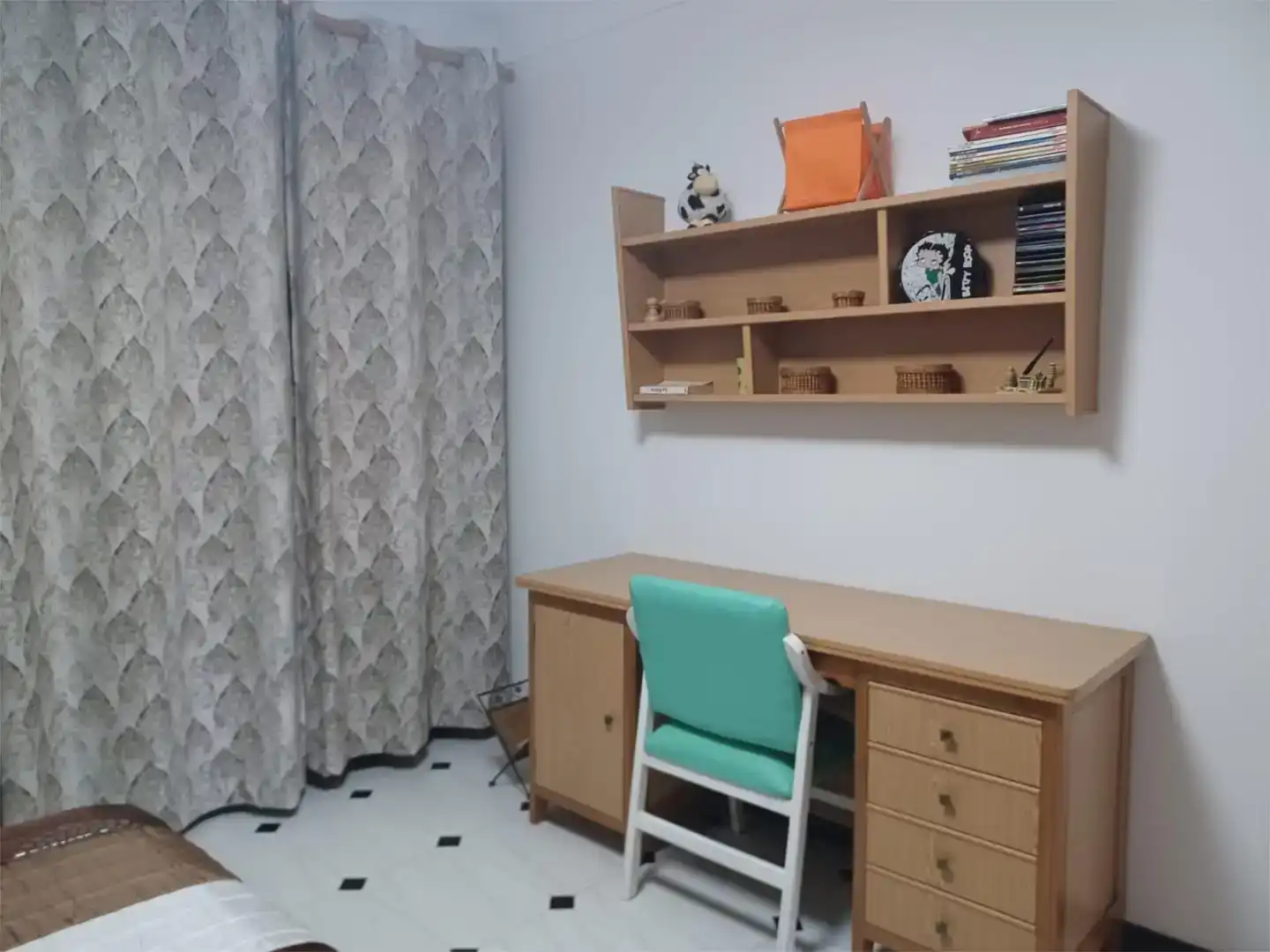 Bedroom of Flat for share in Dos Hermanas  with Air Conditioner, Furnished and Washing machine