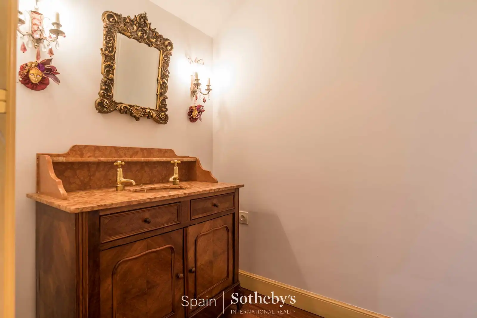 Baño de Dúplex de alquiler en Madrid con Aire acondicionado, Calefacción y Trastero