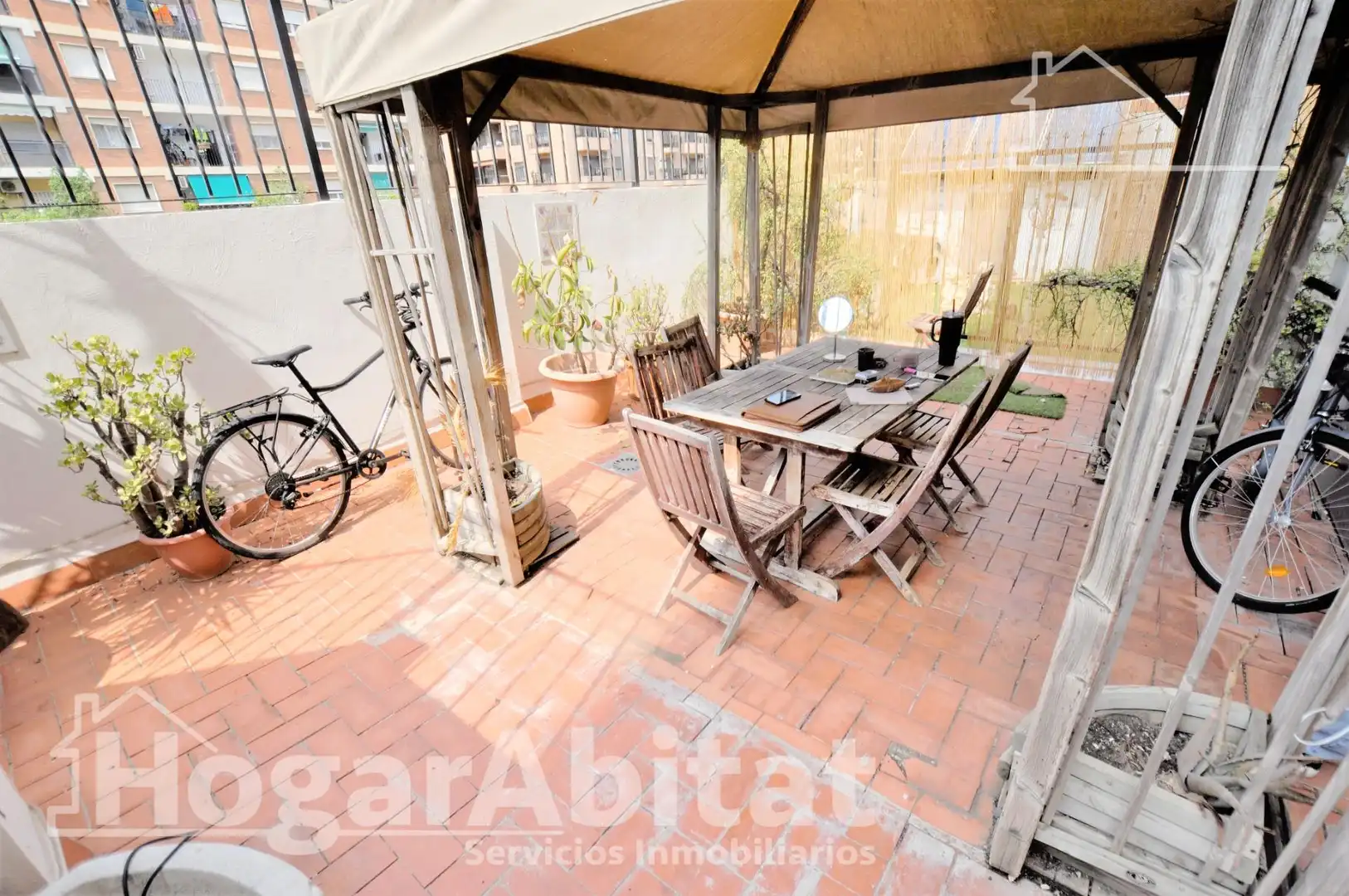 Terraza de Piso en venta en  Valencia Capital con Aire acondicionado, Terraza y Amueblado