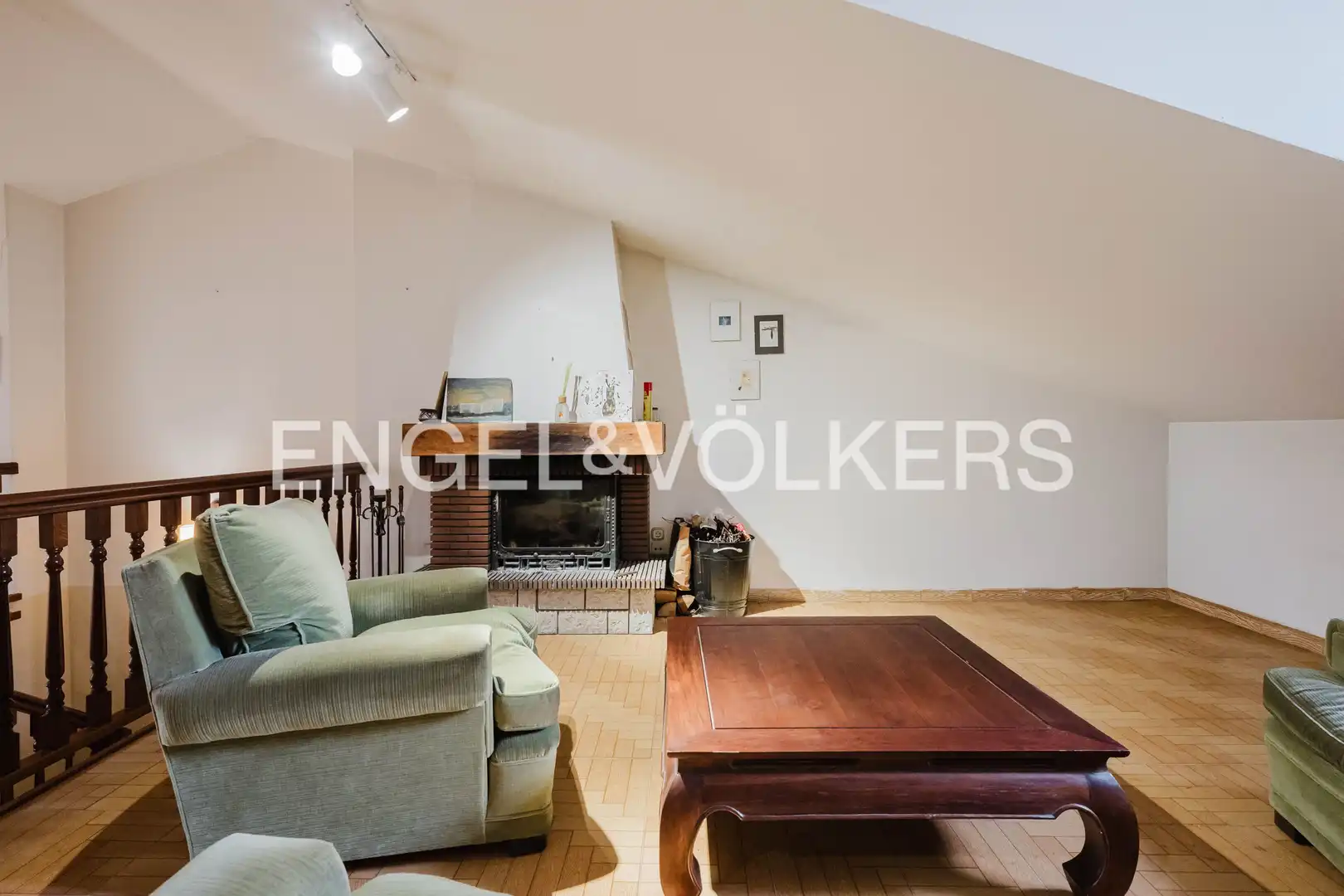 Sala d'estar de Casa adosada en venda en Donostia - San Sebastián  amb Calefacció, Jardí privat i Balcó