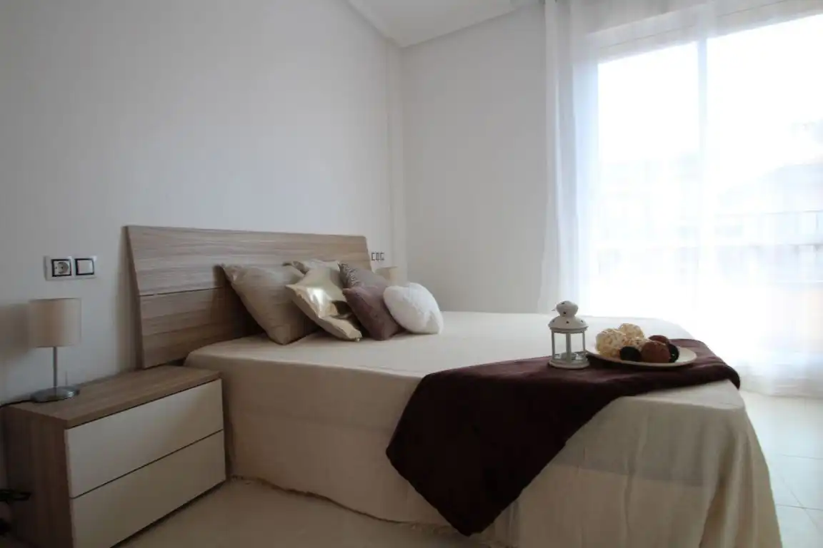 Habitación de Casa adosada en venta en Torrevieja con Calefacción, Jardín privado y Terraza