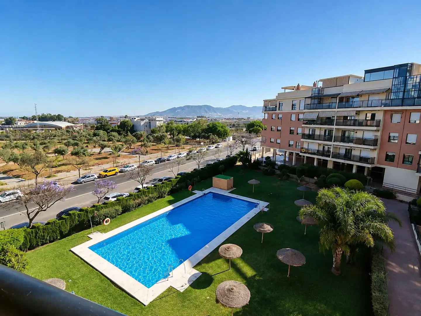 Piscina de Ático de alquiler en Málaga con Jardín privado, Terraza y Amueblado