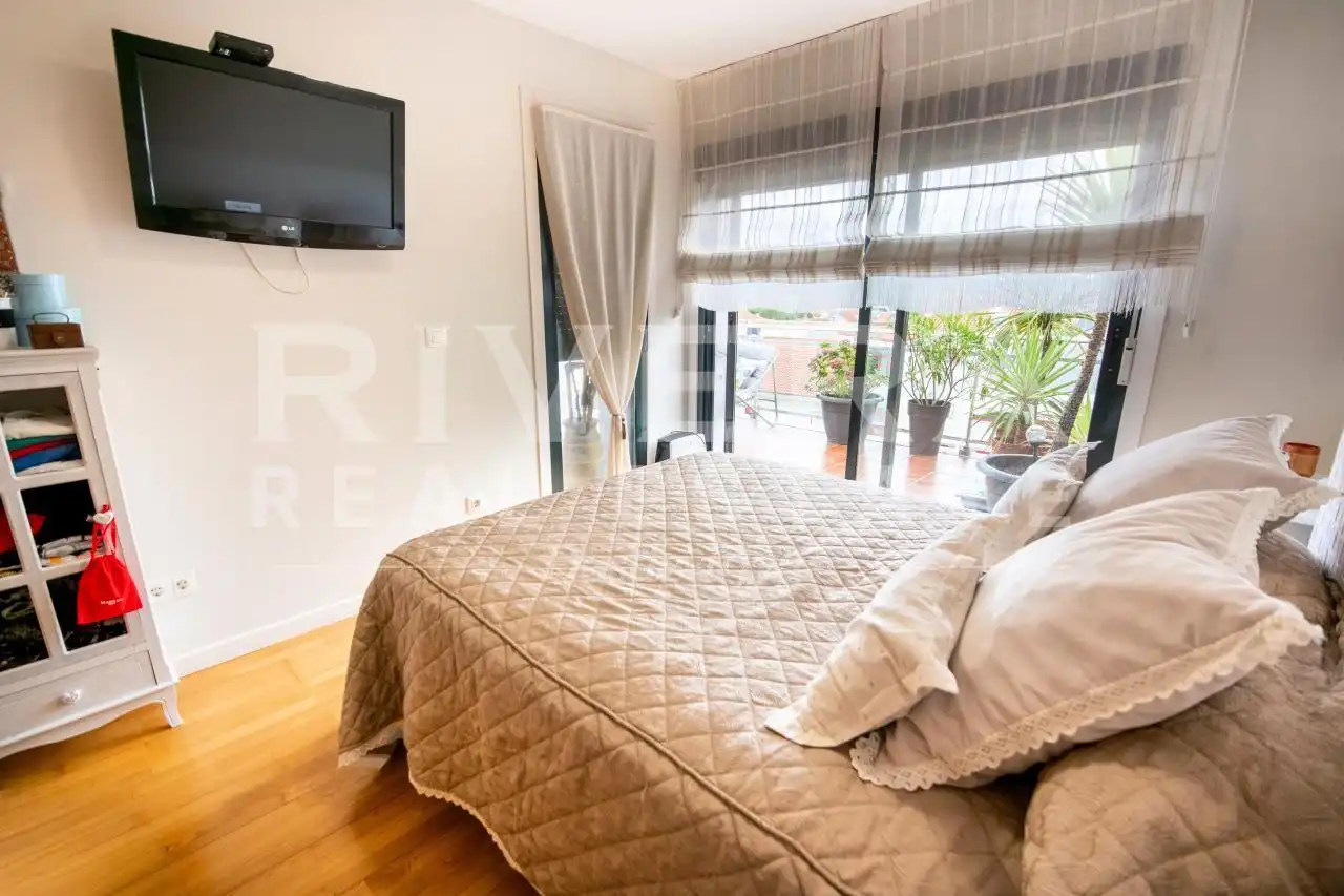 Habitación de Ático en venta en Sanxenxo con Calefacción, Parquet y Terraza
