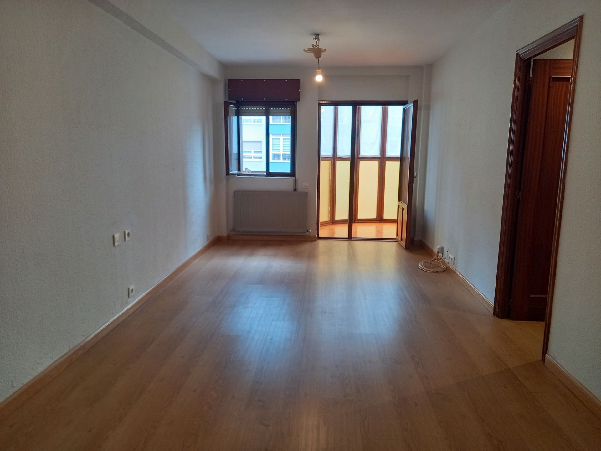 Sala d'estar de Pis de lloguer en Castrillón amb Calefacció, Parquet i Terrassa