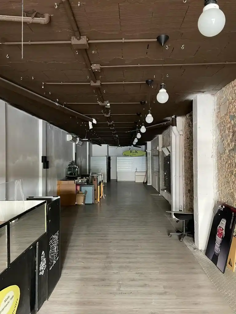 Local comercial de lloguer a Joan Prim, imagen 2