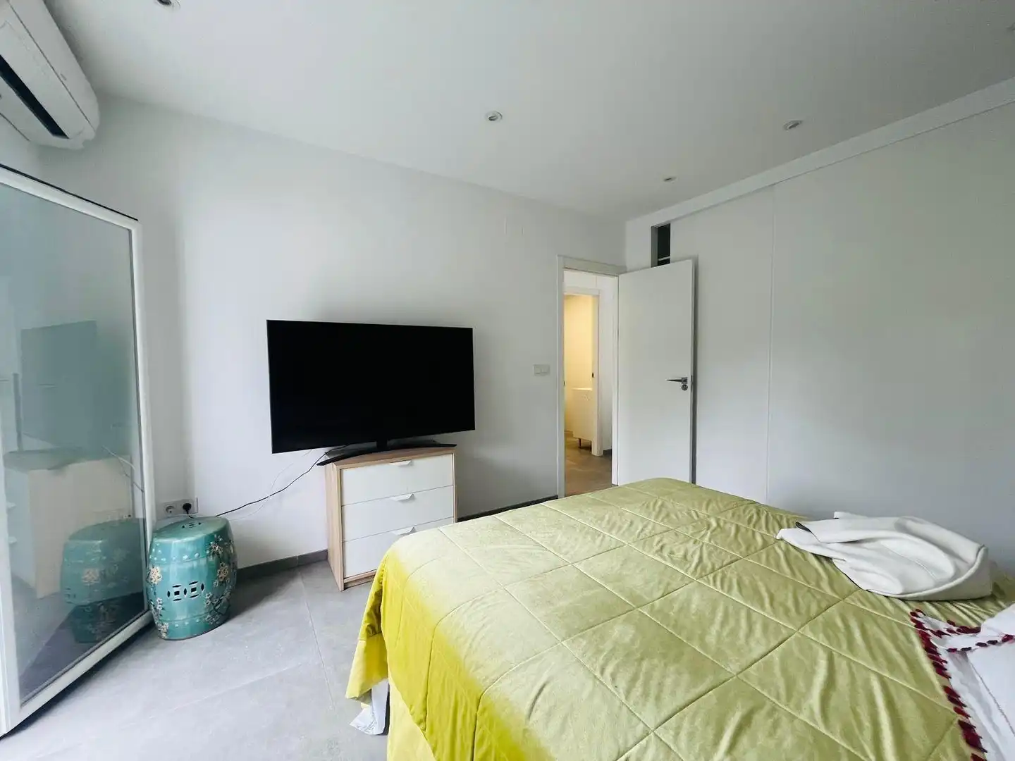 Habitación de Casa adosada en venta en L'Alfàs del Pi con Aire acondicionado, Calefacción y Jardín privado