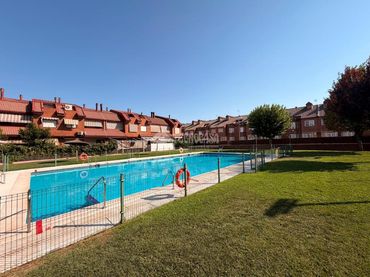 Casa bifamiliare con piscina in vendita a Valdepelayo - Montepinos - Arroyo Culebro