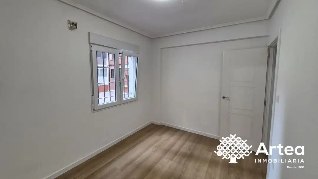 Dormitori de Pis en venda en Bilbao  amb Jardí privat i Balcó