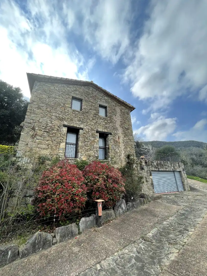 Vista exterior de Finca rústica en venda en Mieres (Girona) amb Calefacció, Parquet i Terrassa