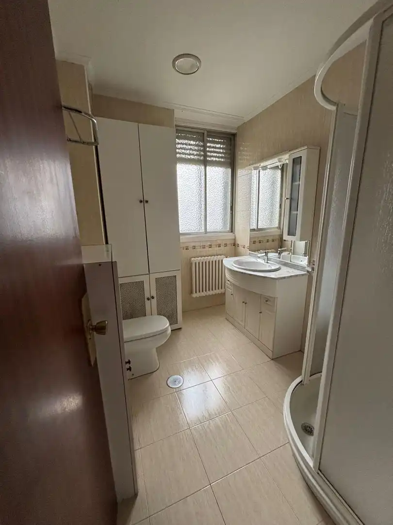 Bathroom of Flat for sale in Ourense Capital   with Heating and Storage room