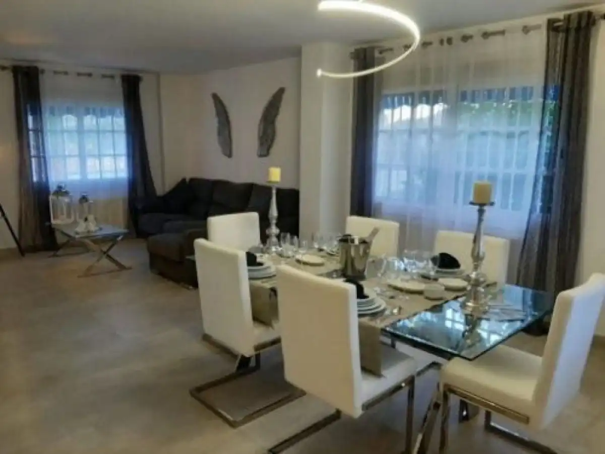 Menjador de Casa o xalet de lloguer en L'Eliana amb Aire condicionat, Jardí privat i Terrassa