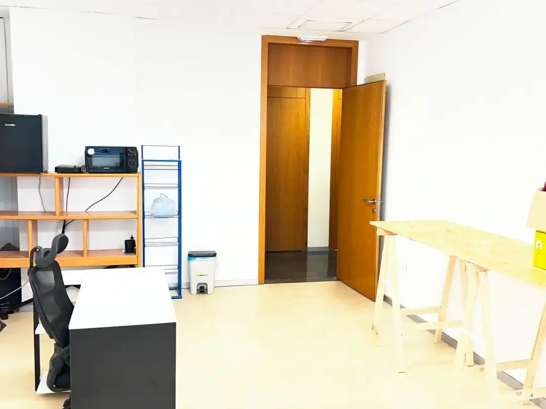 Office for rent in Sevilla  with Air Conditioner, Heating and Furnished