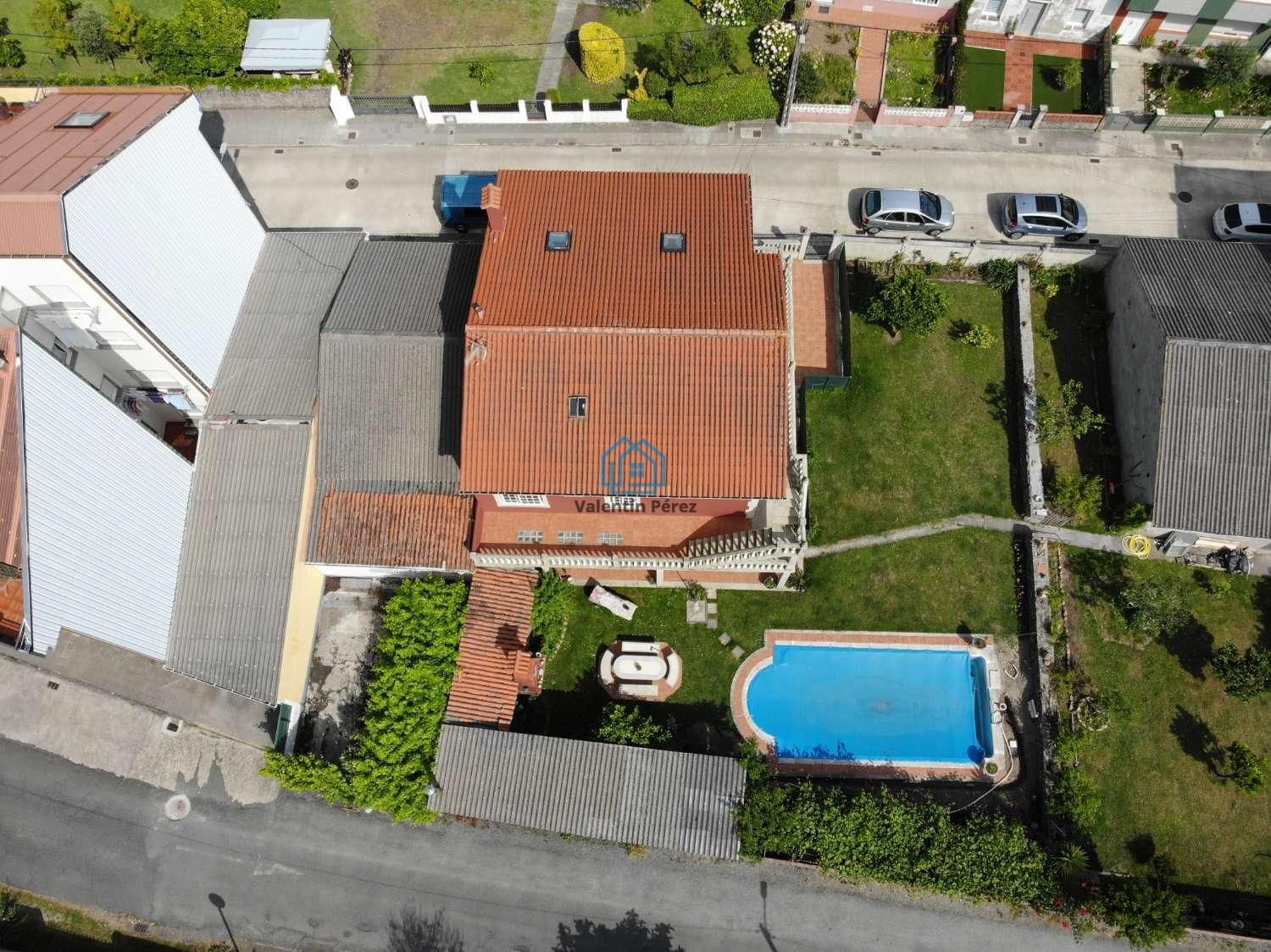 Vista exterior de Casa o xalet en venda en Ares amb Calefacció, Traster i Piscina