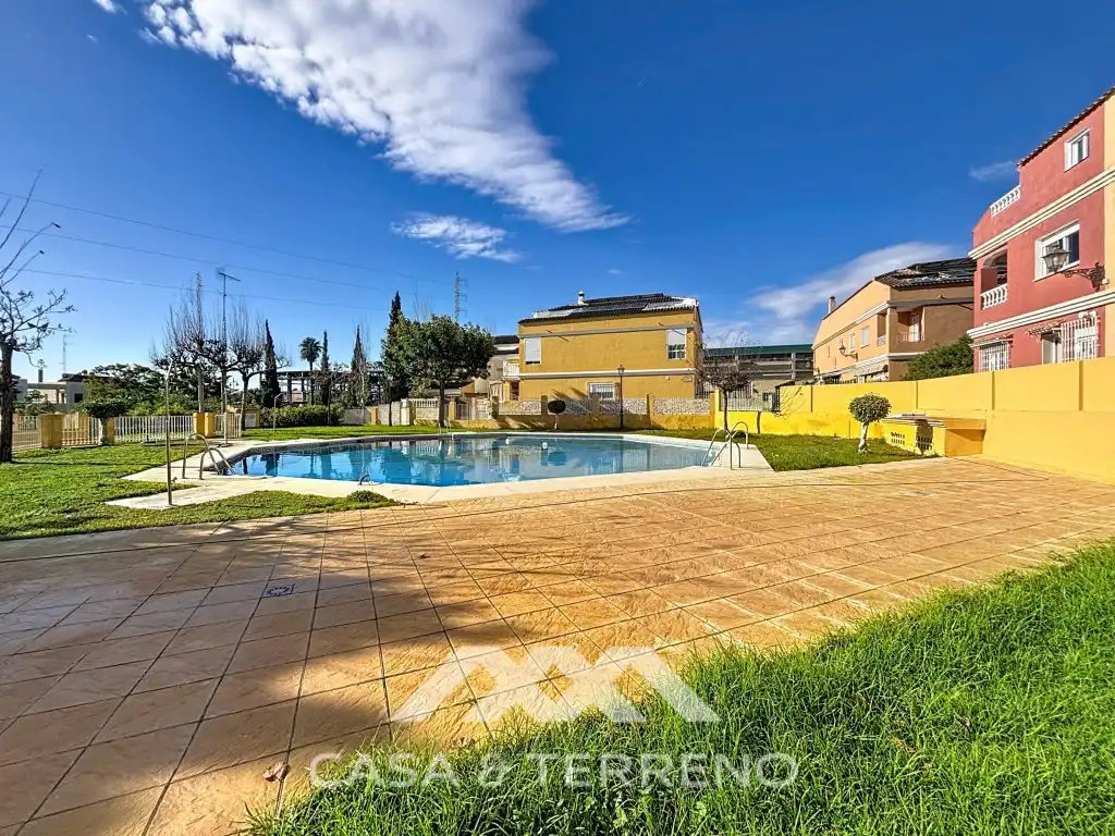 Jardí de Casa adosada en venda en Vélez-Málaga amb Aire condicionat, Piscina i Microones