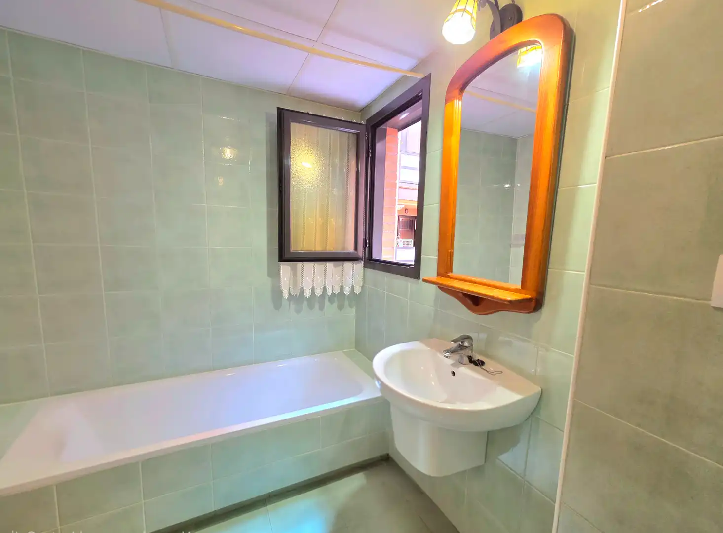 Baño de Piso en venta en Madrid con Aire acondicionado, Calefacción y Jardín privado