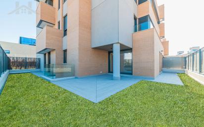 Exterior view of Planta baja for sale in Majadahonda  with Air Conditioner