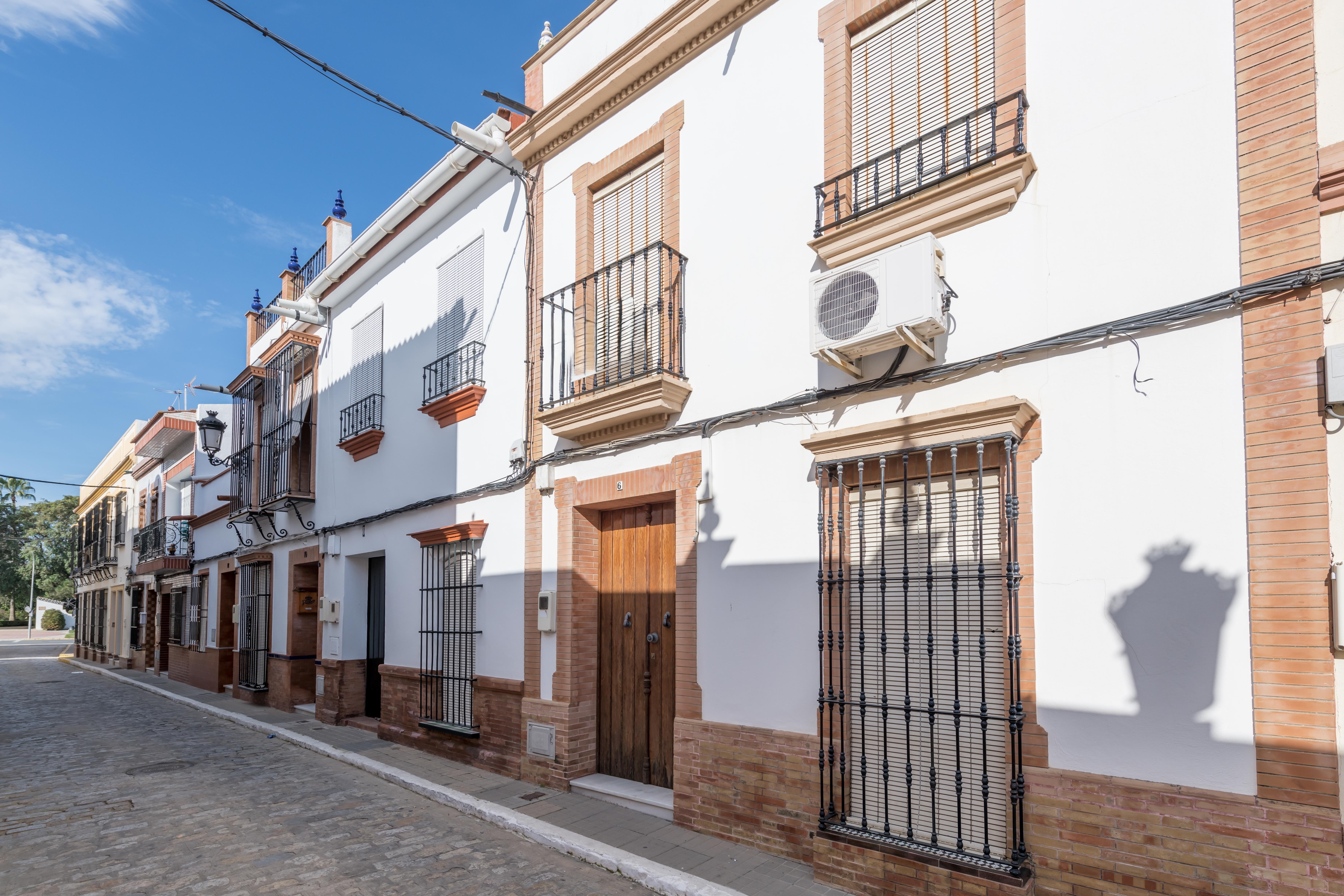 Vista exterior de Casa adosada en venda en La Palma del Condado
