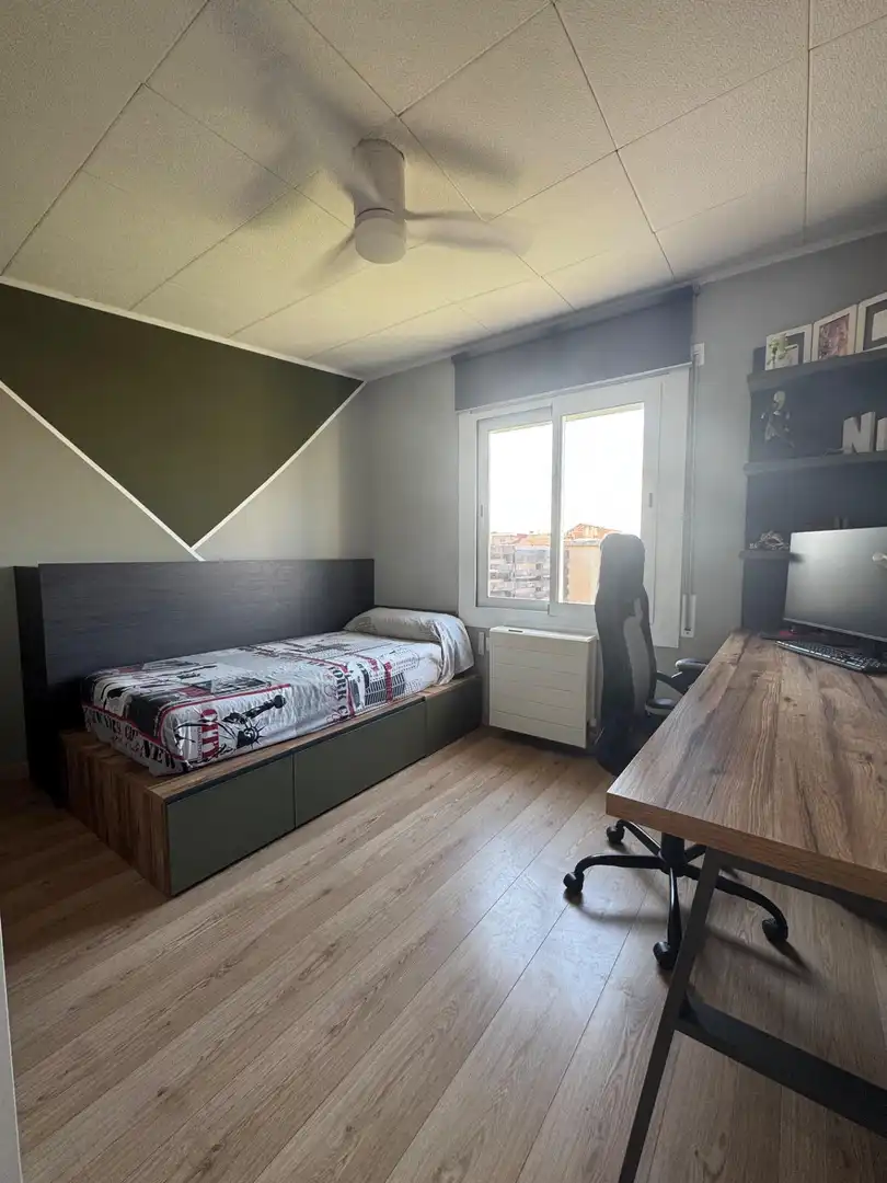 Habitación de Ático en venta en Igualada con Calefacción, Parquet y Terraza