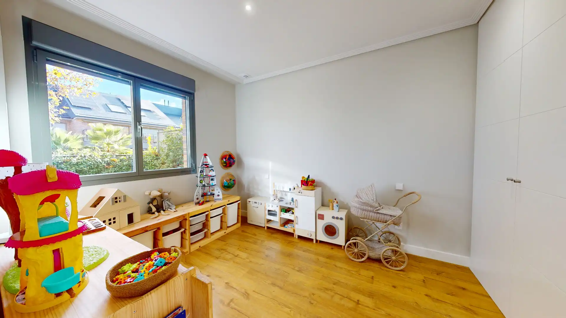 Einfamilien-Reihenhaus zum Verkauf in Boadilla del Monte mit Klimaanlage, Heizung und Privatgarten