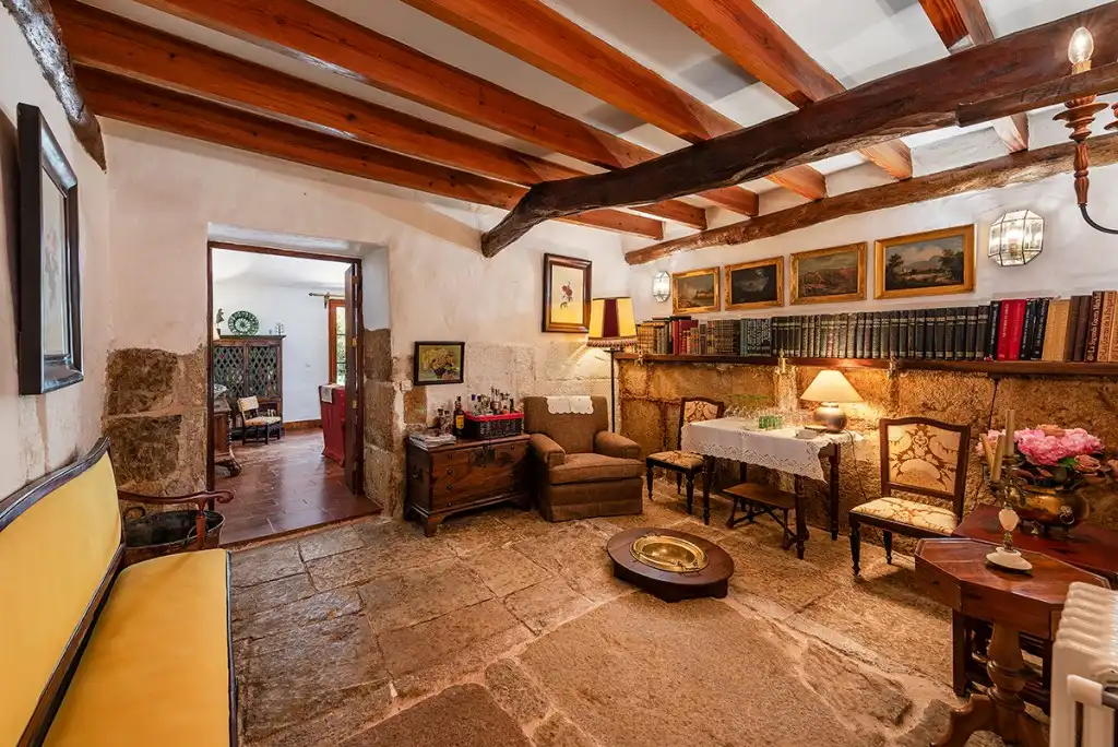 Sala d'estar de Finca rústica en venda en Escorca amb Aire condicionat, Calefacció i Jardí privat