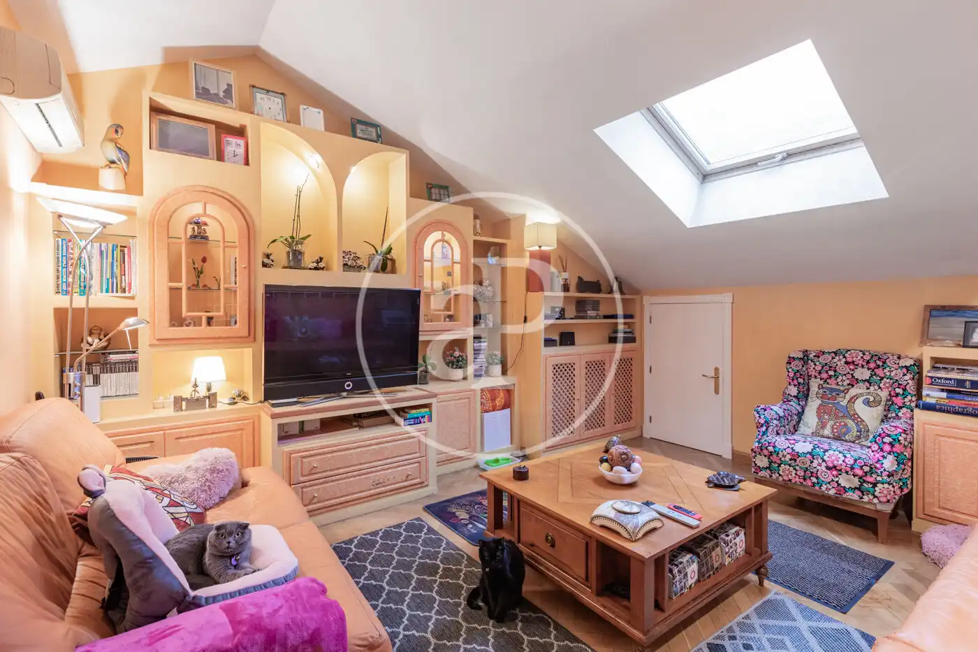 Sala de estar de Casa adosada en venta en San Sebastián de los Reyes con Aire acondicionado, Calefacción y Jardín privado