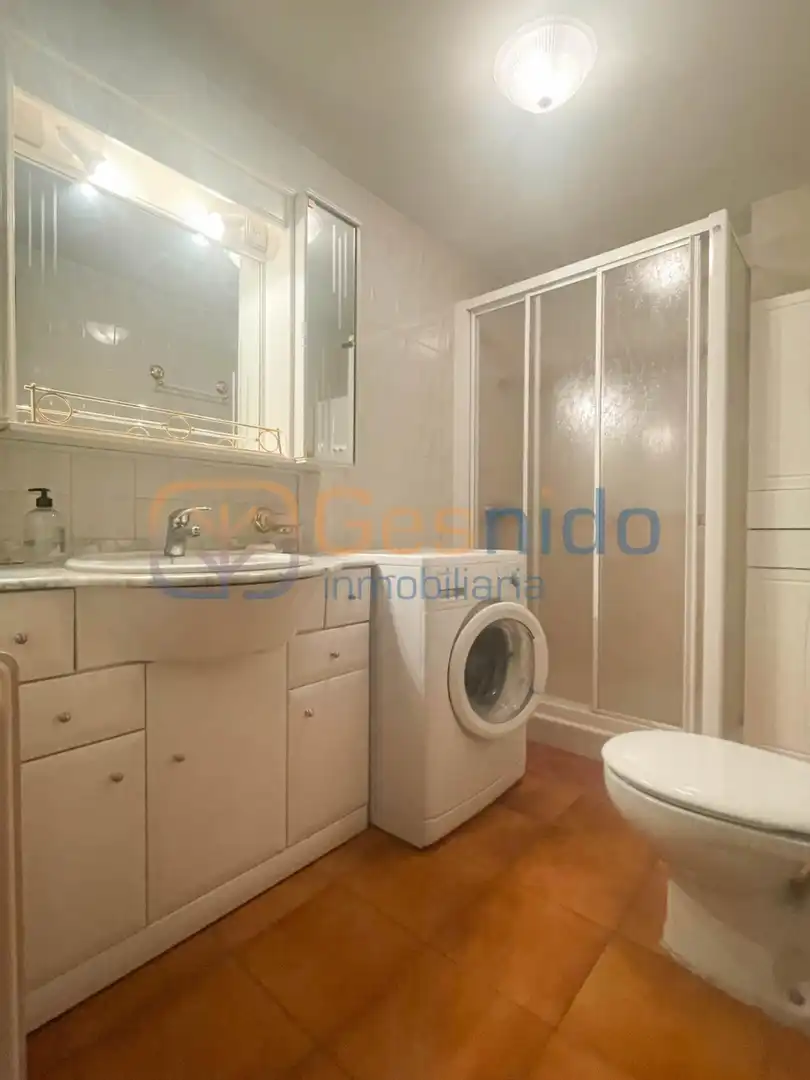 Baño de Piso de alquiler en Segovia con Calefacción, Parquet y Terraza