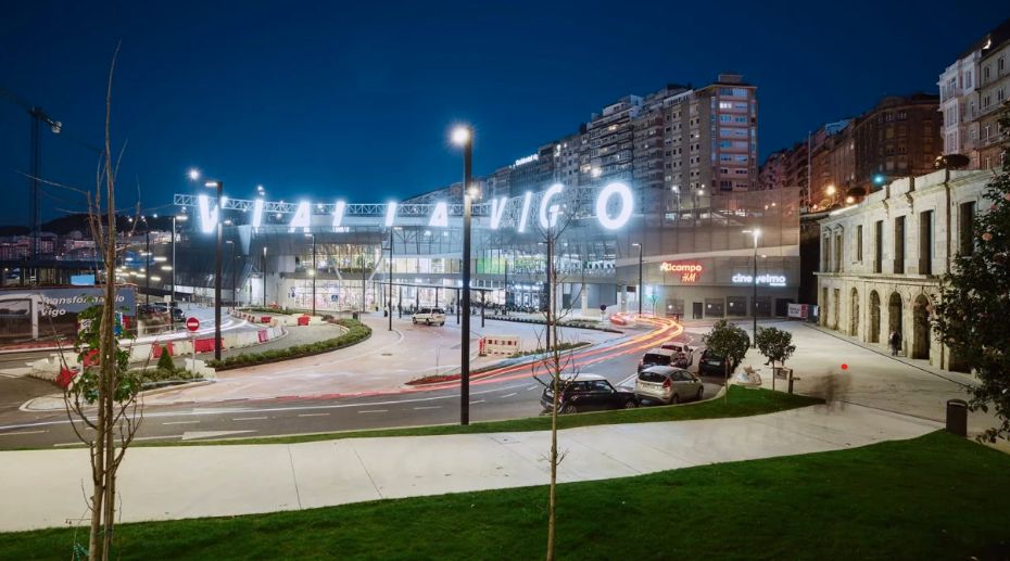 Vista exterior de Estudi de lloguer en Vigo  amb Calefacció, Parquet i Moblat