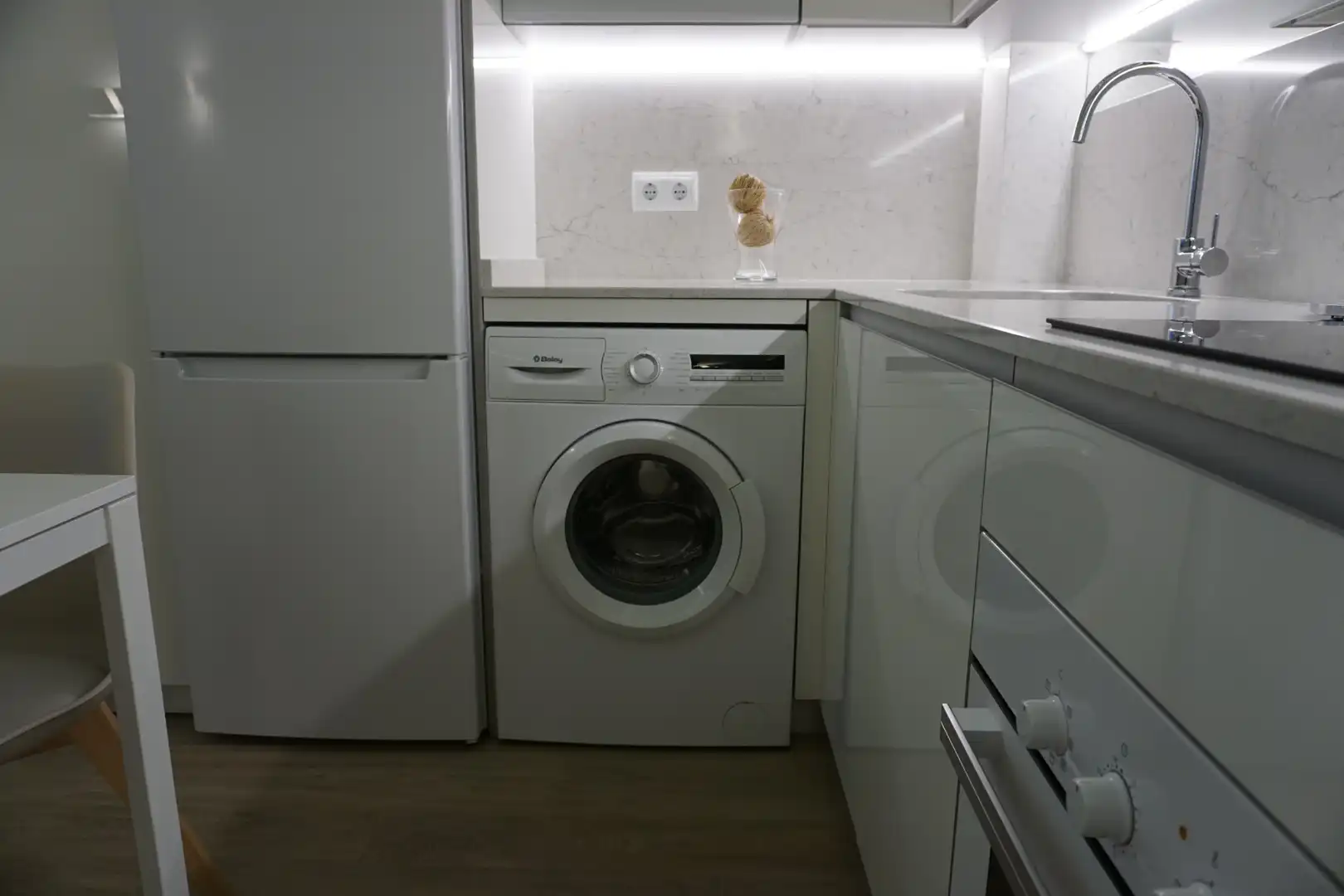 Cuina de Apartament de lloguer en Madrid amb Calefacció i Moblat