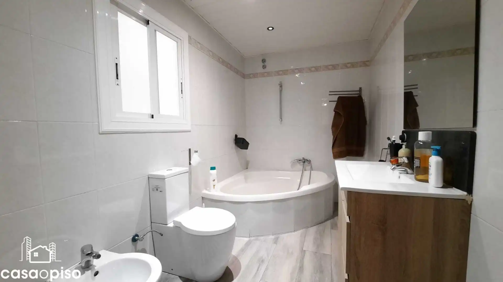 Bathroom of Flat for sale in Terrassa  with Air Conditioner