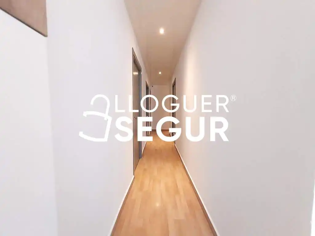 Pis de lloguer a Violant d'Hongria , Sants-Badal