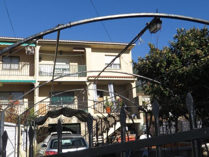 Exterior view of House or chalet for sale in Piedralaves