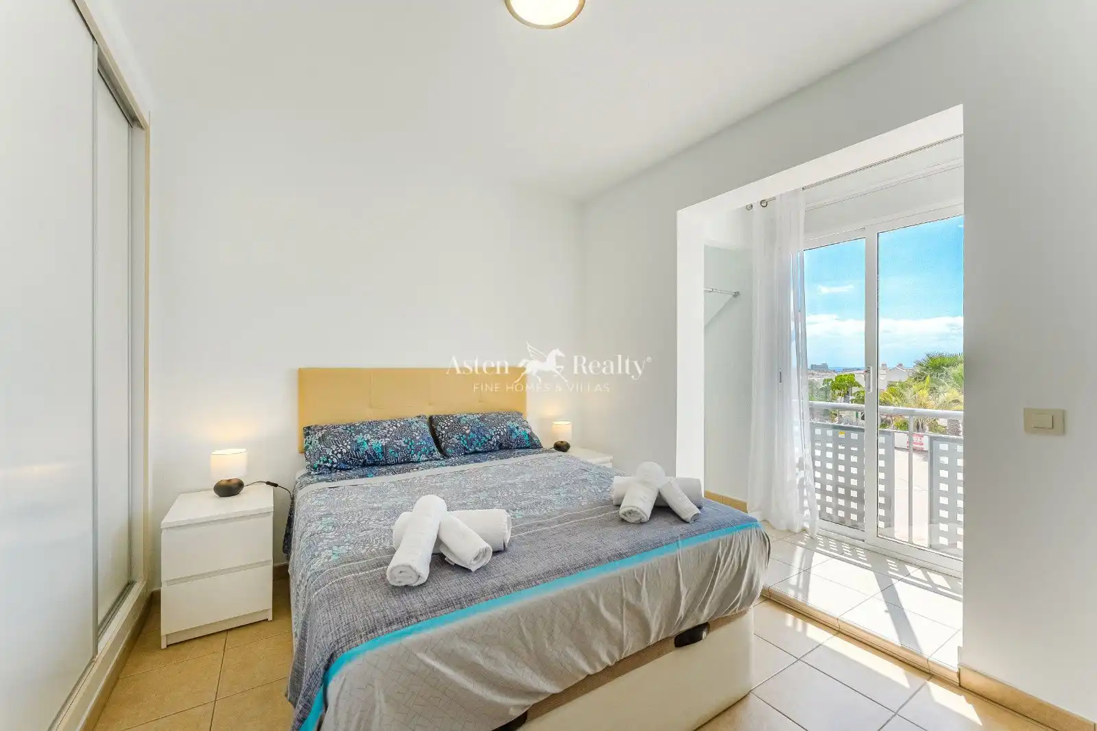 Habitación de Local en venta en Adeje con Aire acondicionado, Amueblado y Internet