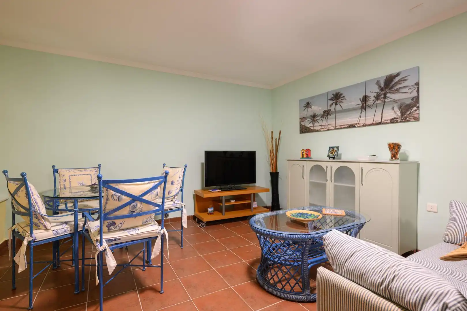Wohnzimmer von Einfamilien-Reihenhaus zur Miete in San Bartolomé de Tirajana mit Klimaanlage, Privatgarten und Terrasse