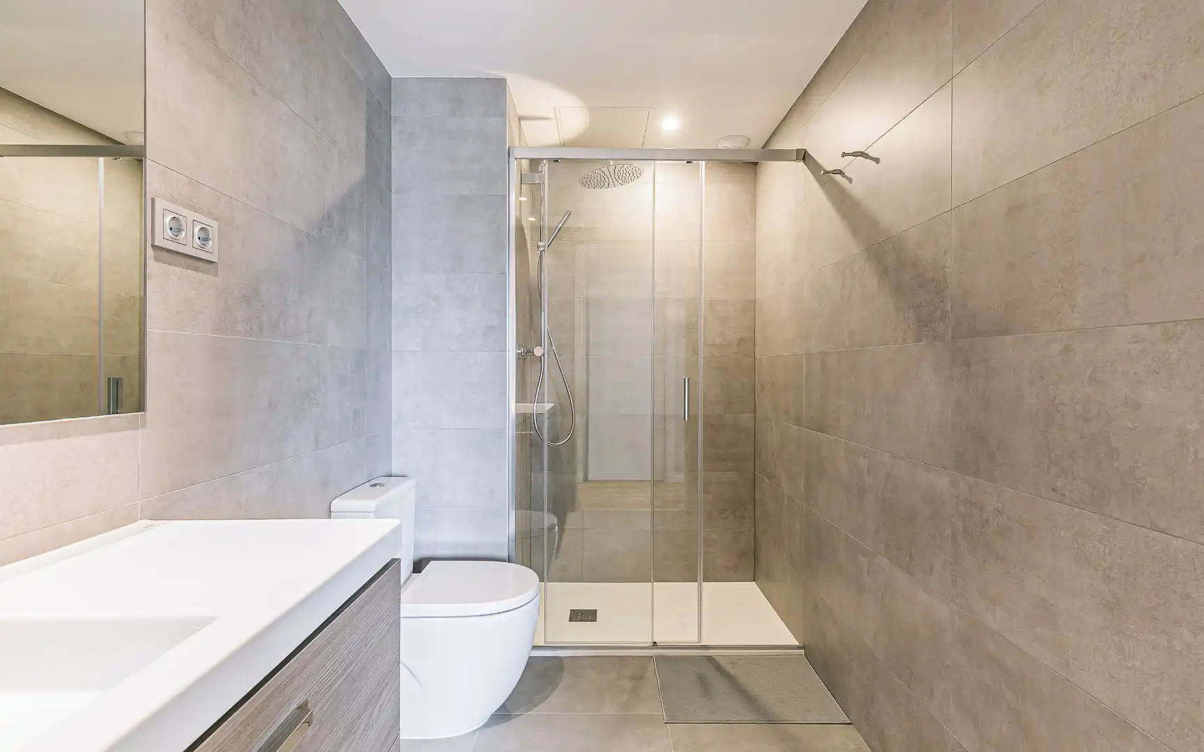Baño de Piso en venta en L'Hospitalet de Llobregat con Aire acondicionado, Calefacción y Trastero