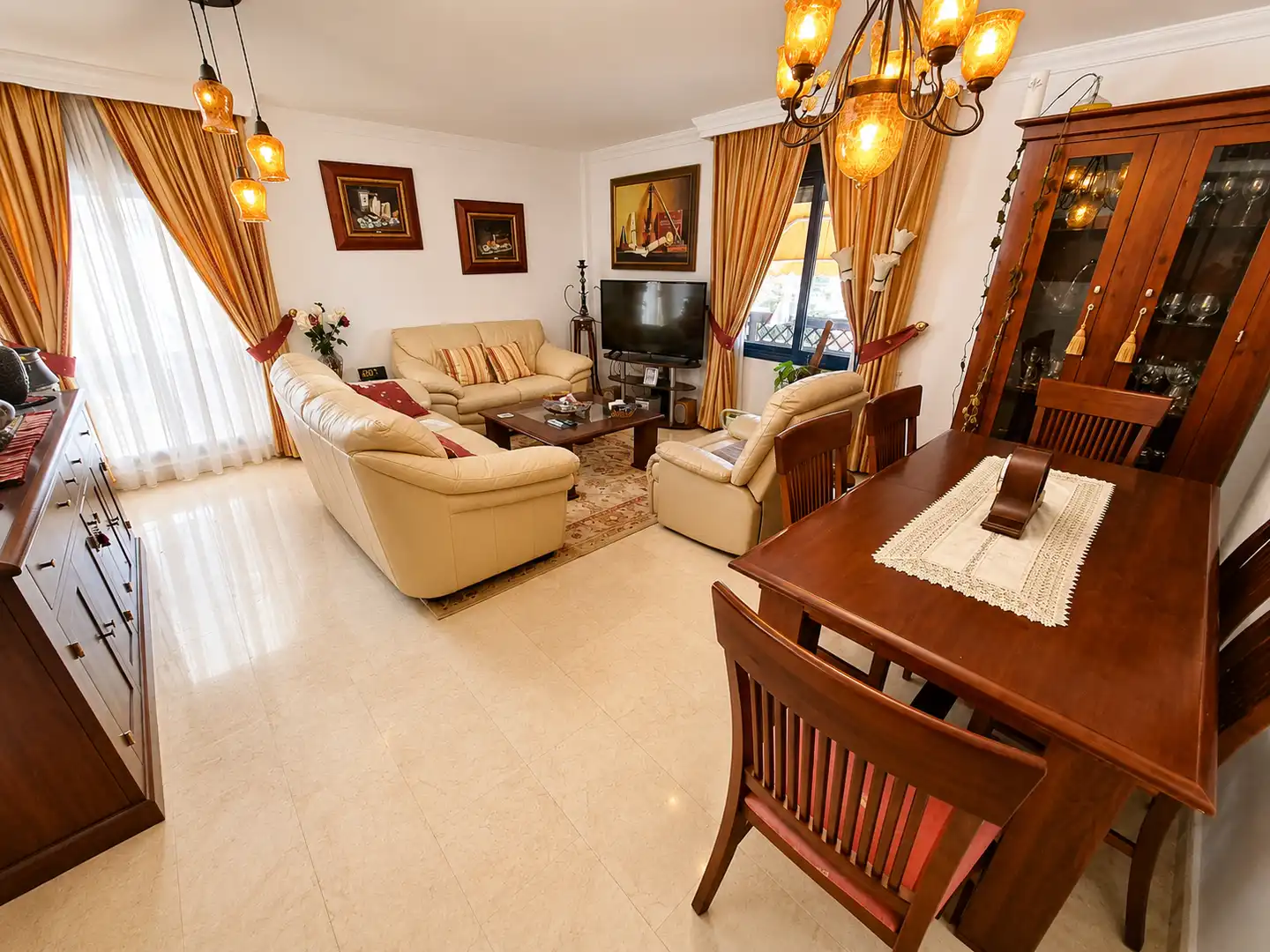 Sala de estar de Piso en venta en Torremolinos con Aire acondicionado, Terraza y Amueblado