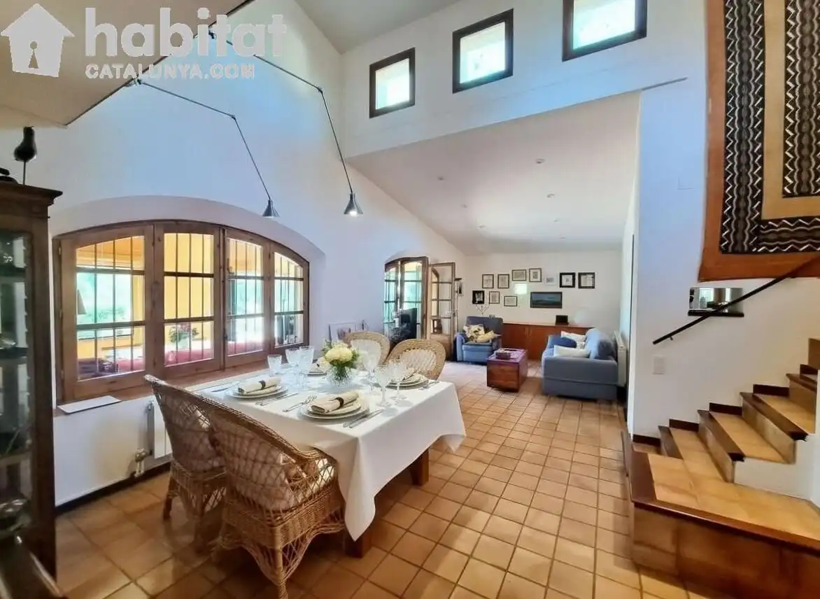 Sala de estar de Casa o chalet en venta en Sant Esteve Sesrovires con Aire acondicionado, Calefacción y Jardín privado