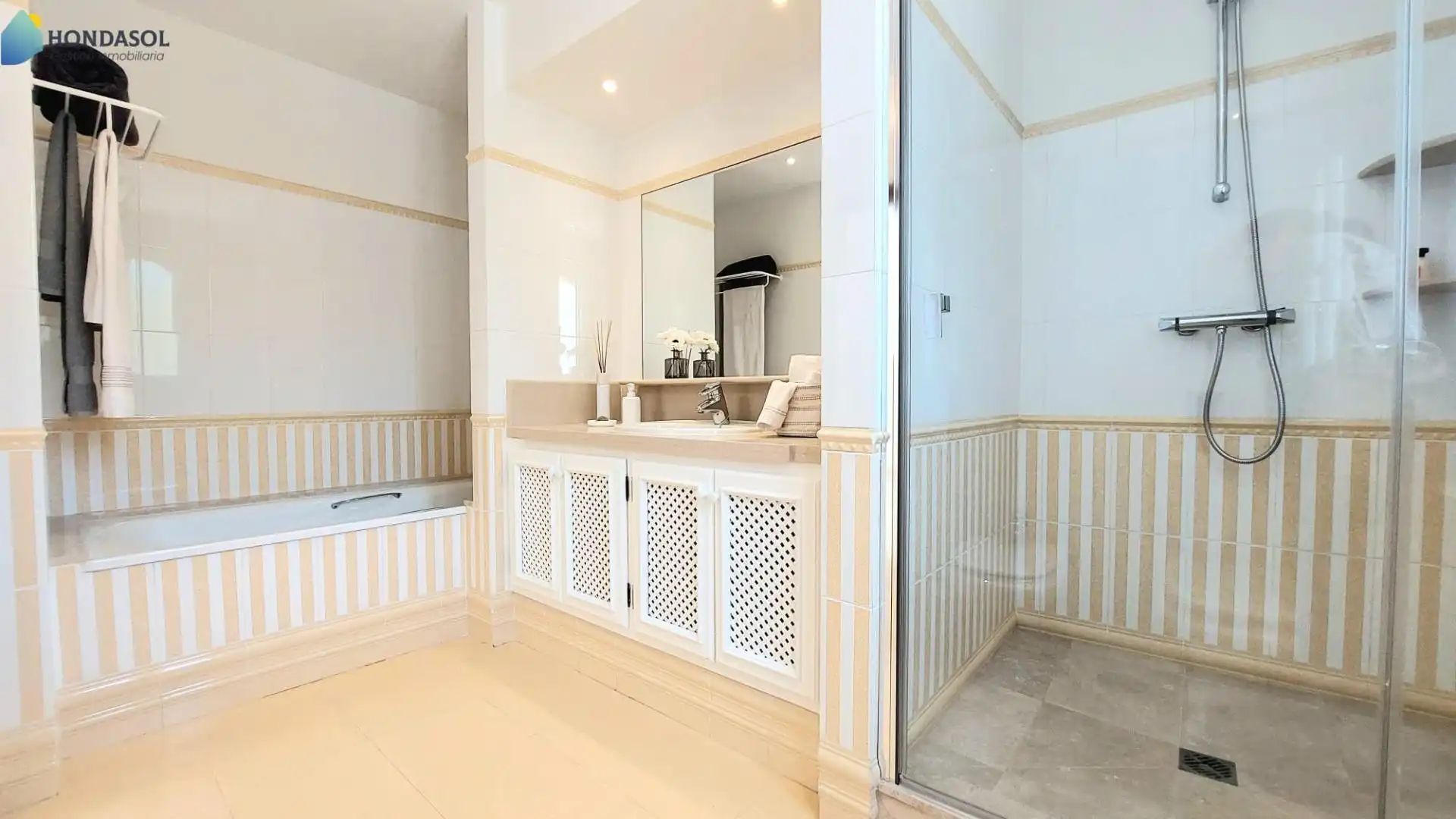 Bany de Casa o xalet en venda en Cartagena amb Aire condicionat, Jardí privat i Terrassa