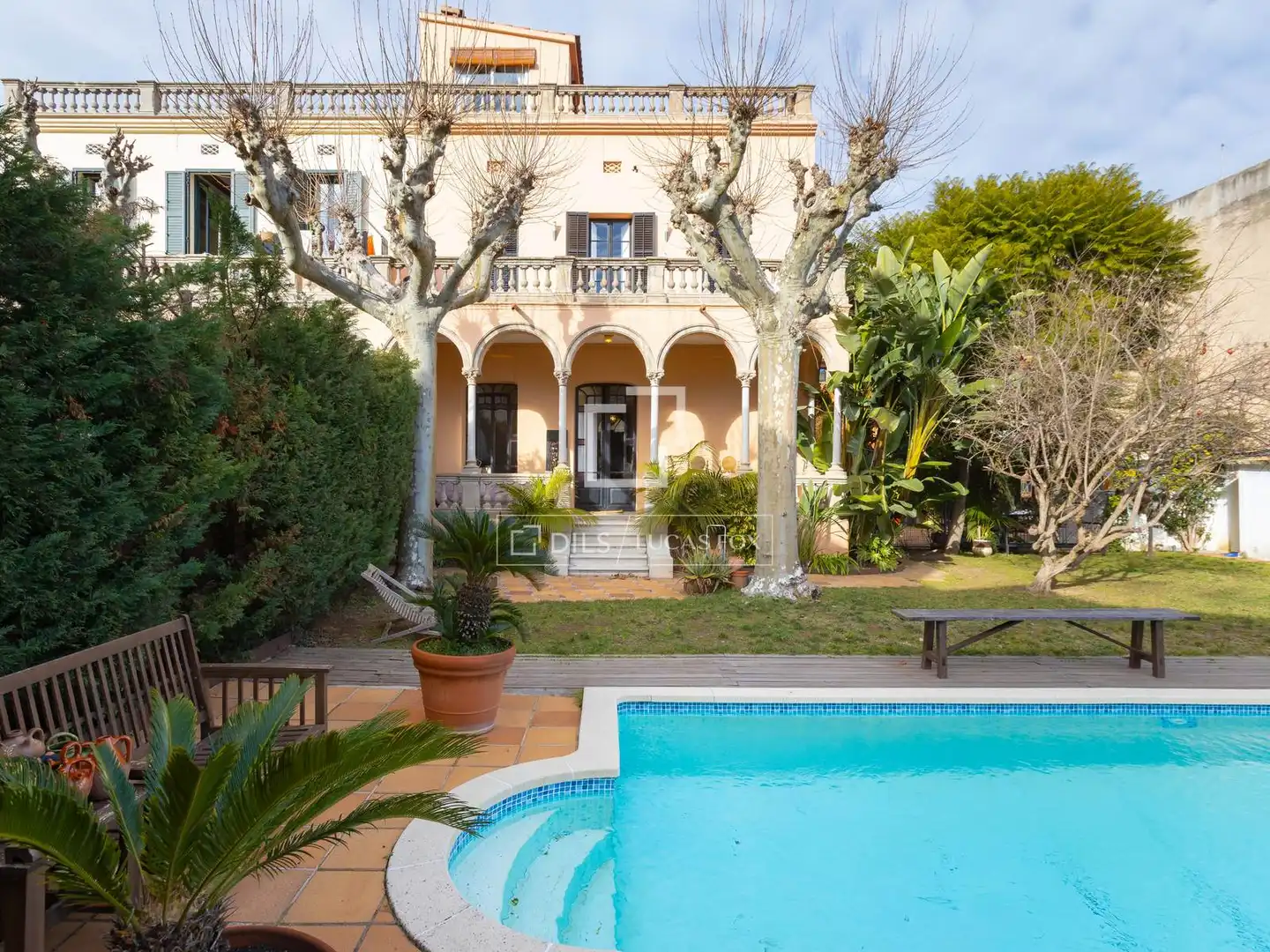 Chalet con terraza en venta en Nucli Urbà