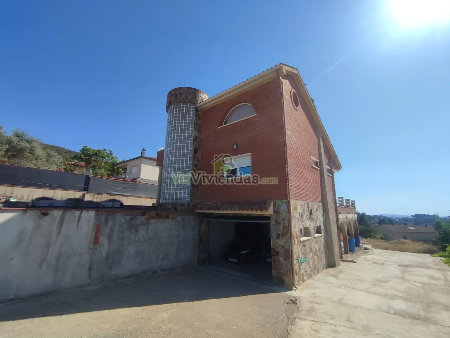 Vista exterior de Casa o xalet en venda en Vallirana amb Calefacció, Jardí privat i Terrassa